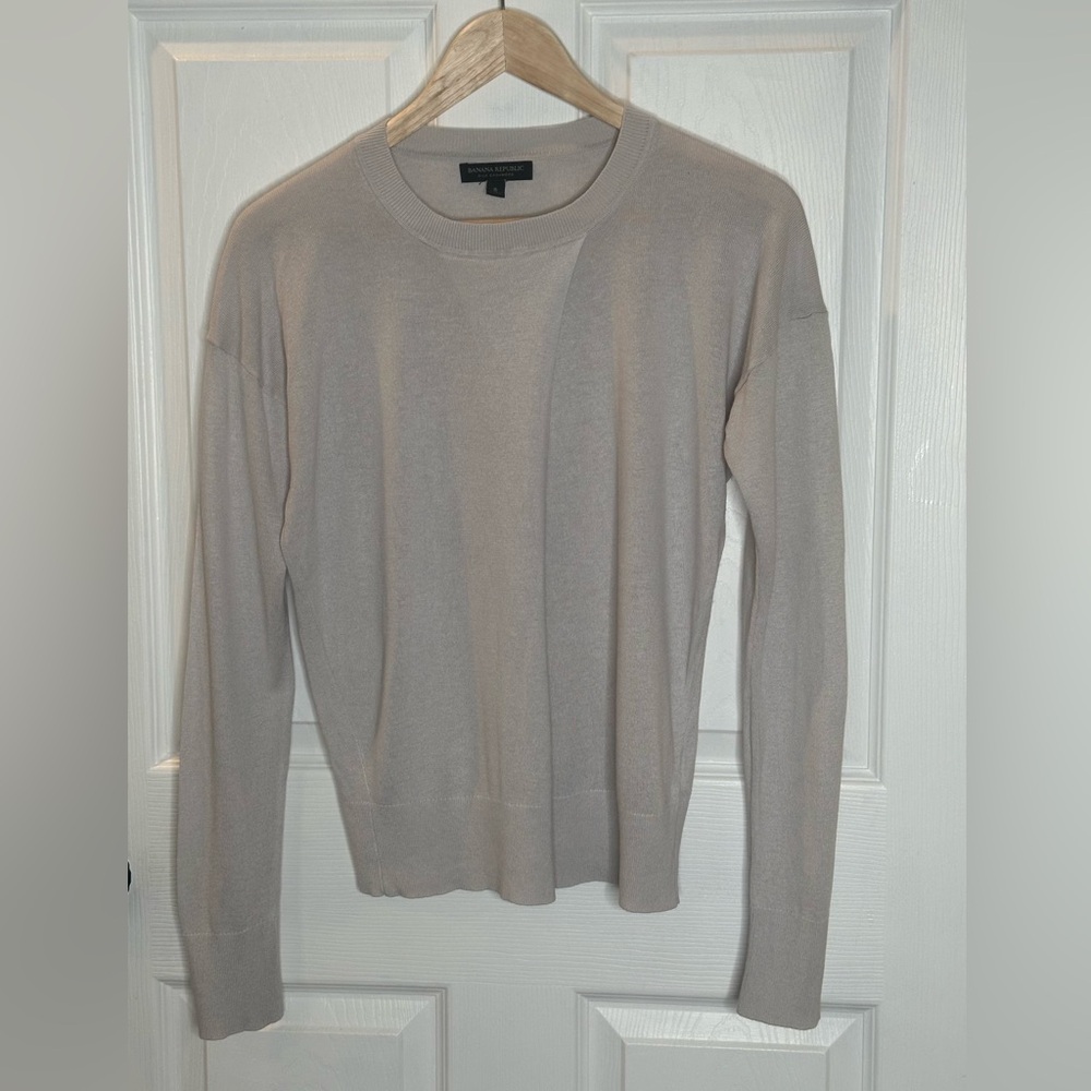 light grey silk/cashmere banana republic sweater!